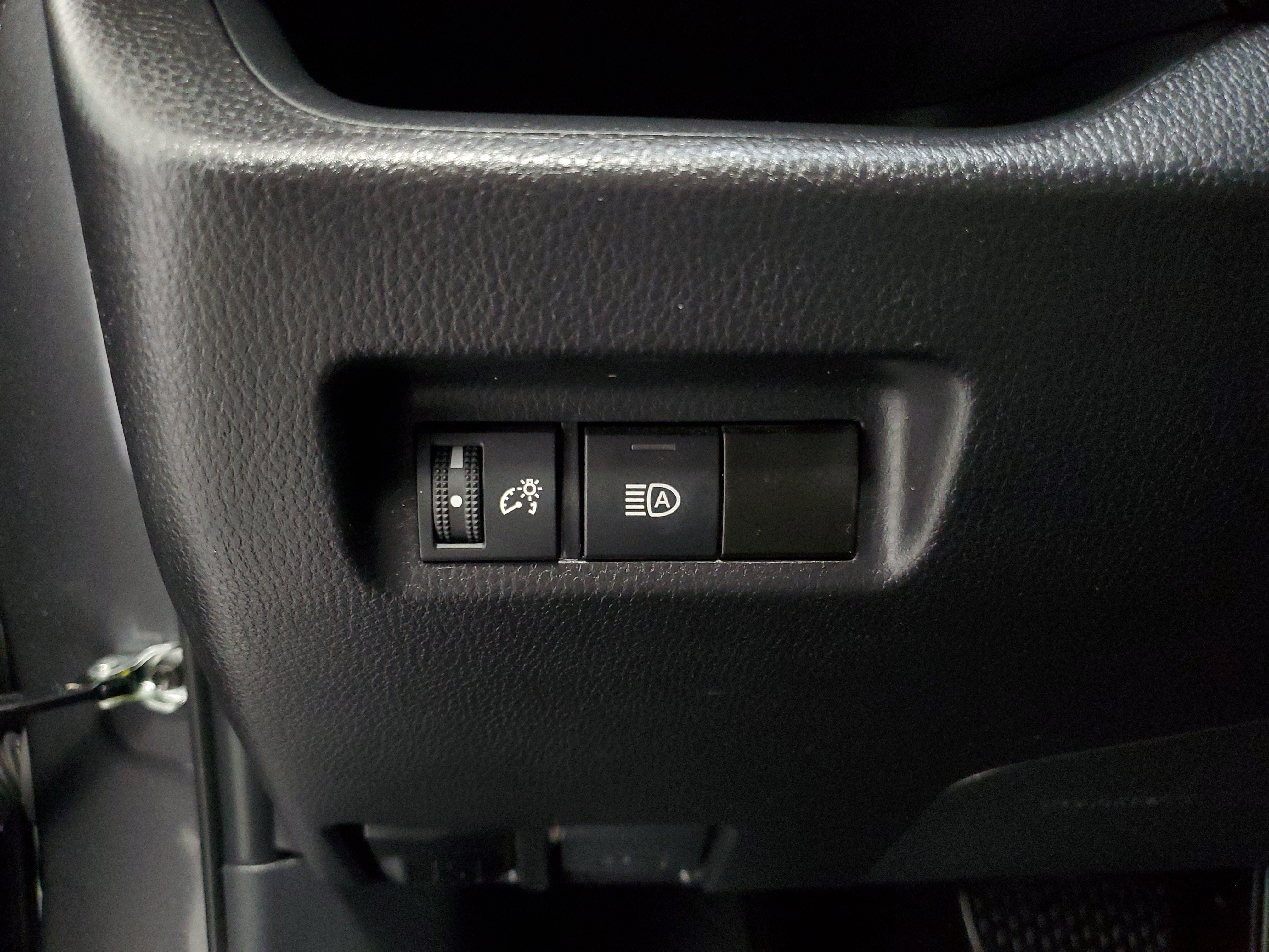Used 2025 Toyota RAV4 XLE FWD image 21