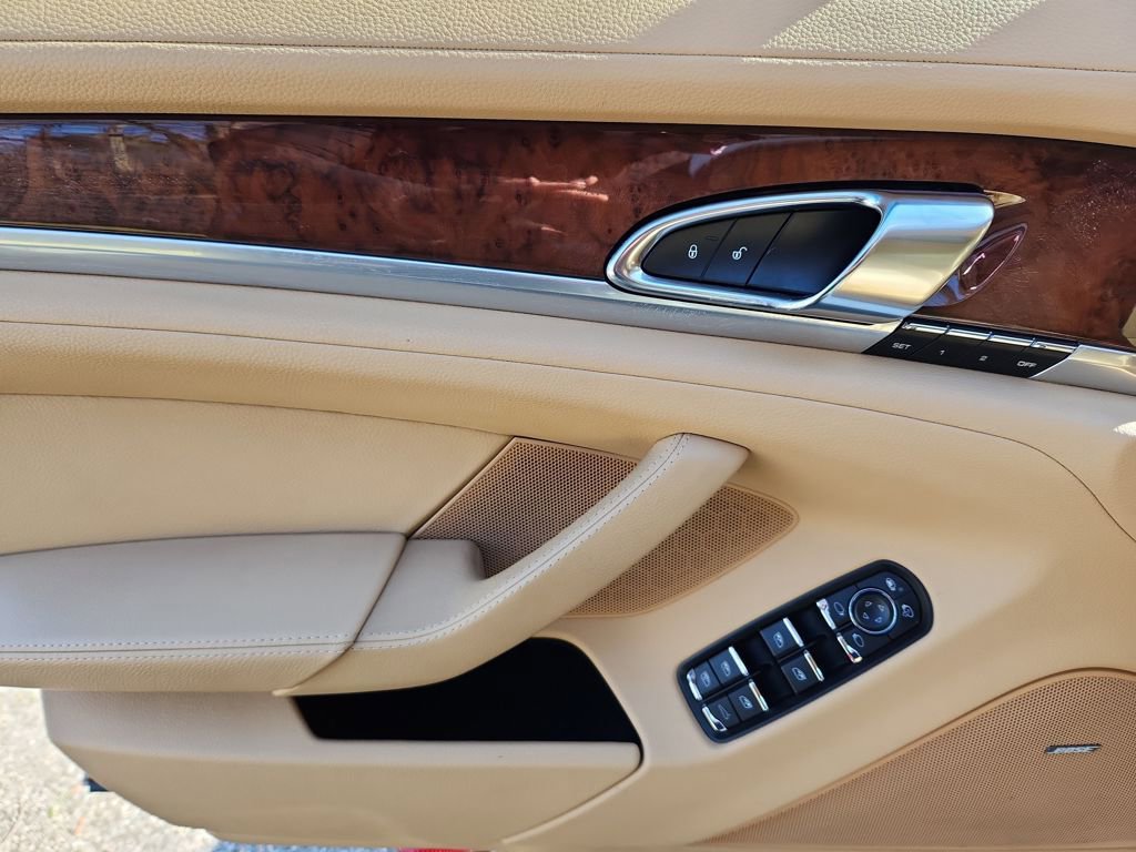 Used 2013 Porsche Panamera 4 Platinum Edition image 26