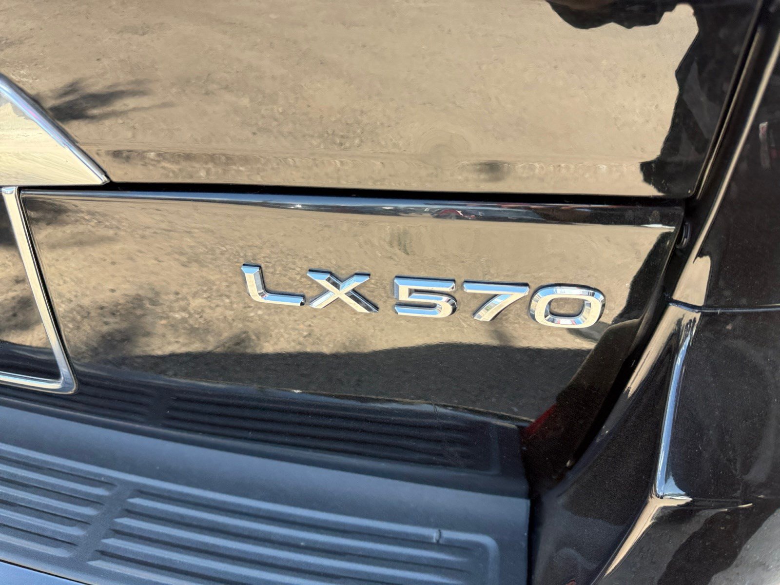 Used 2020 Lexus LX 570 4WD w/ Luxury Package image 23