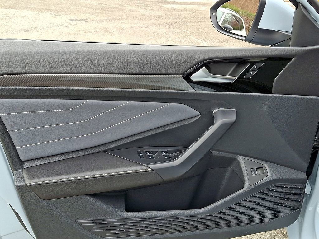Certified 2025 Volkswagen Jetta SEL image 13