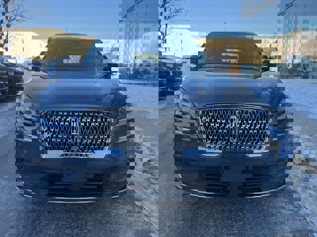 Used 2022 Lincoln Corsair AWD w/ Premium Package image 2