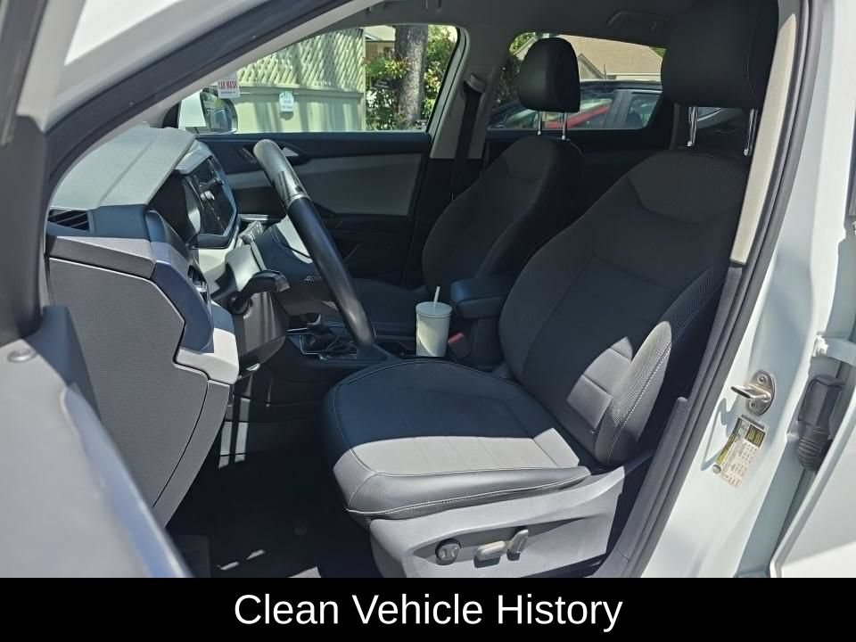 Used 2022 Volkswagen Taos SE FWD image 3