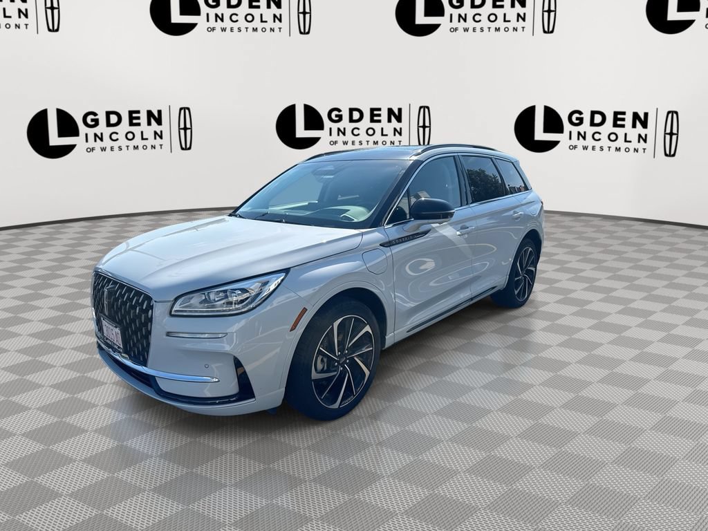 Used 2025 Lincoln Corsair Grand Touring w/ Equipment Group 302A AWD/4WD image 4