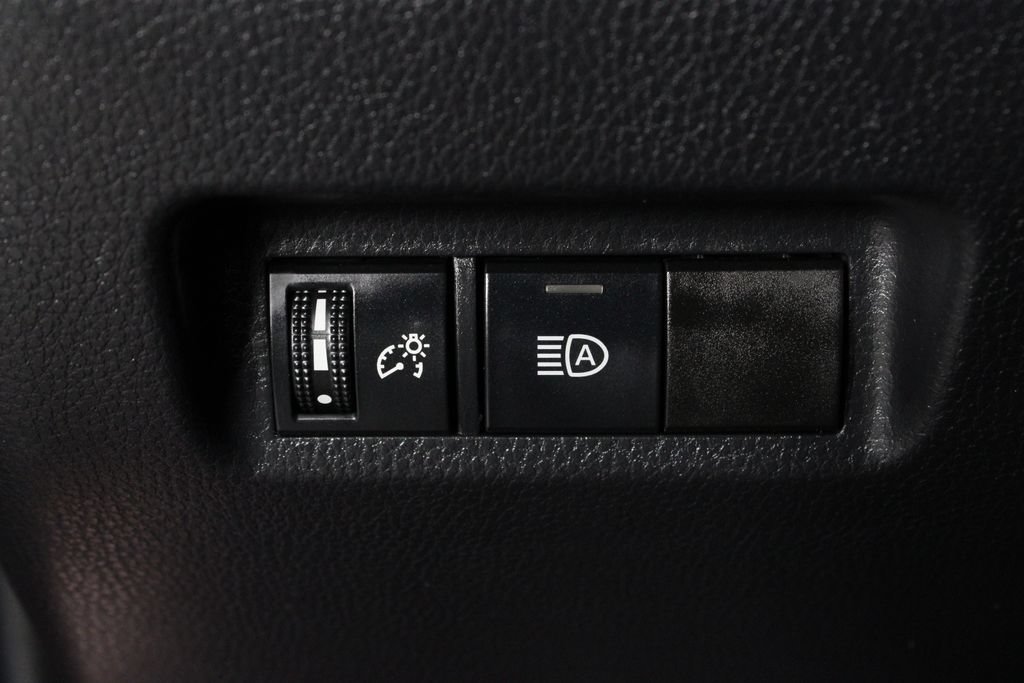 Used 2019 Toyota RAV4 XLE FWD image 24