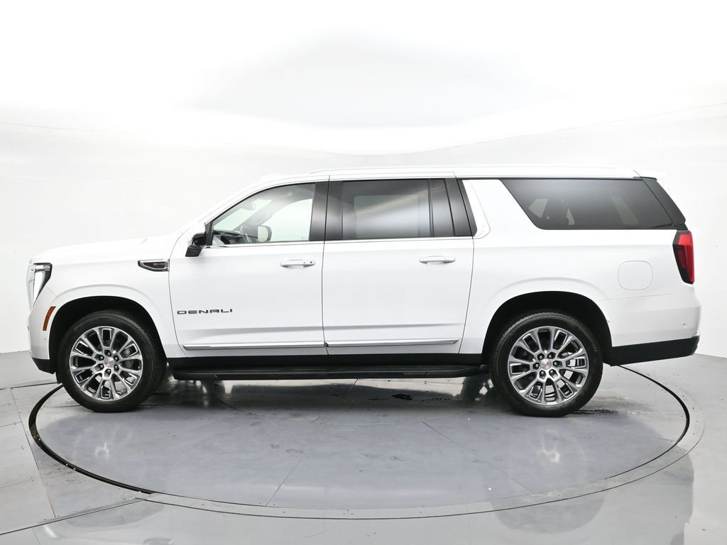 Used 2025 GMC Yukon XL Denali AWD/4WD image 3