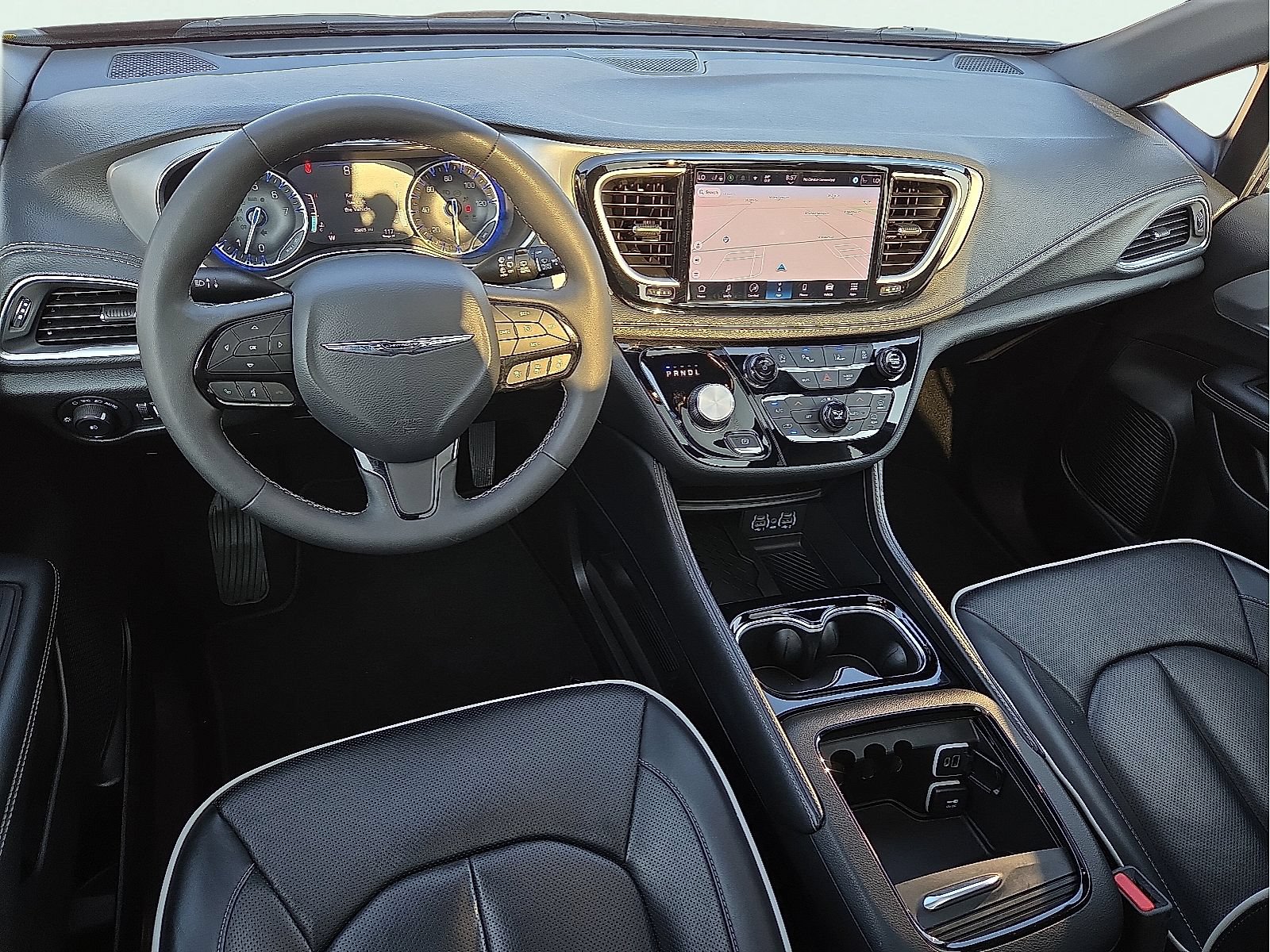Used 2025 Chrysler Pacifica Limited FWD image 12