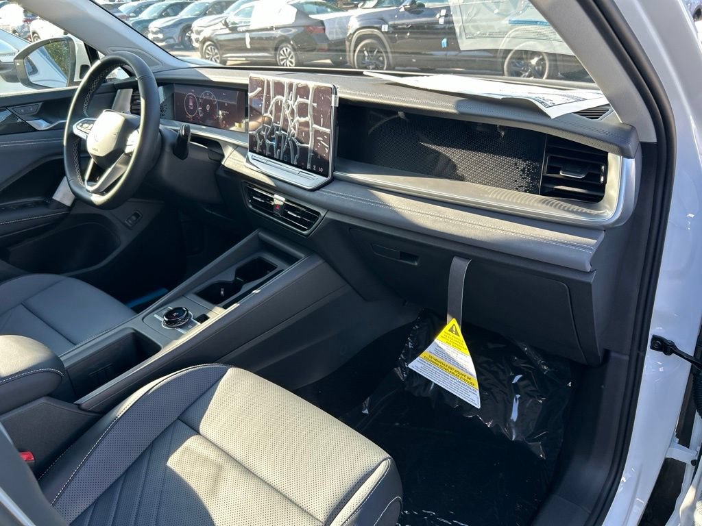 New 2026 Volkswagen Tiguan SE FWD image 43