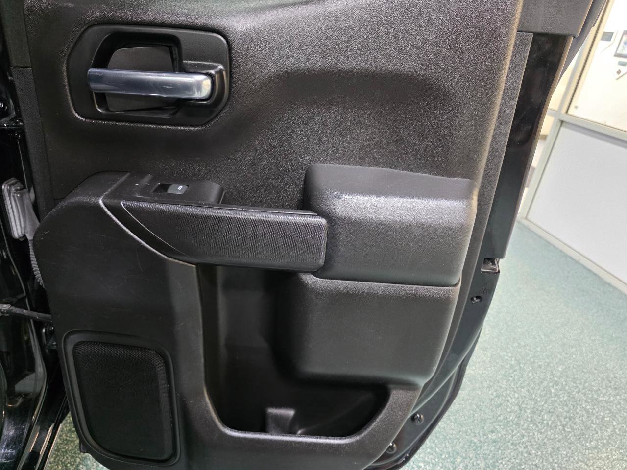 Used 2020 Chevrolet Silverado 1500 Custom w/ Custom Value Package AWD/4WD image 23