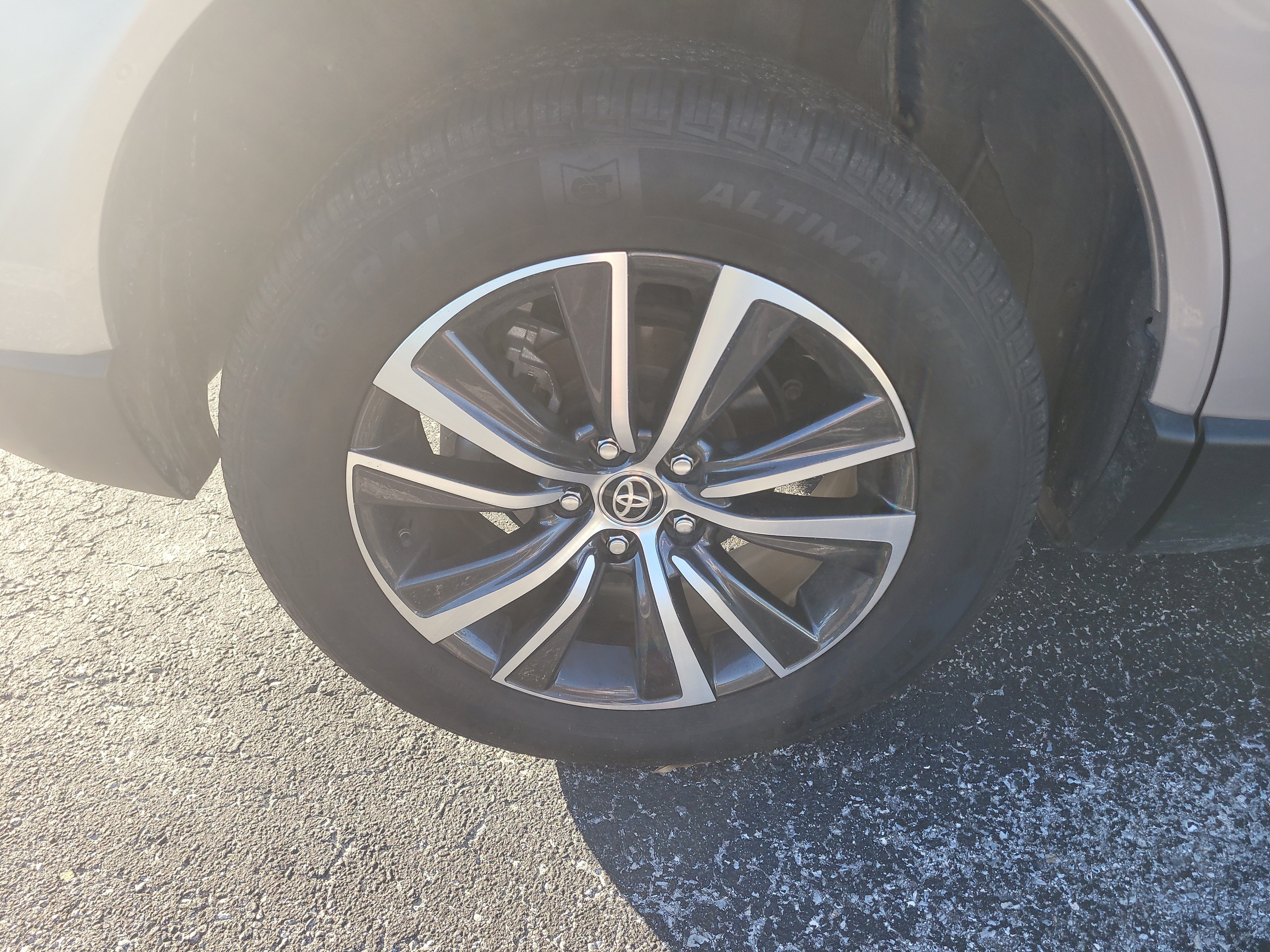 Used 2021 Toyota Venza LE AWD/4WD image 8
