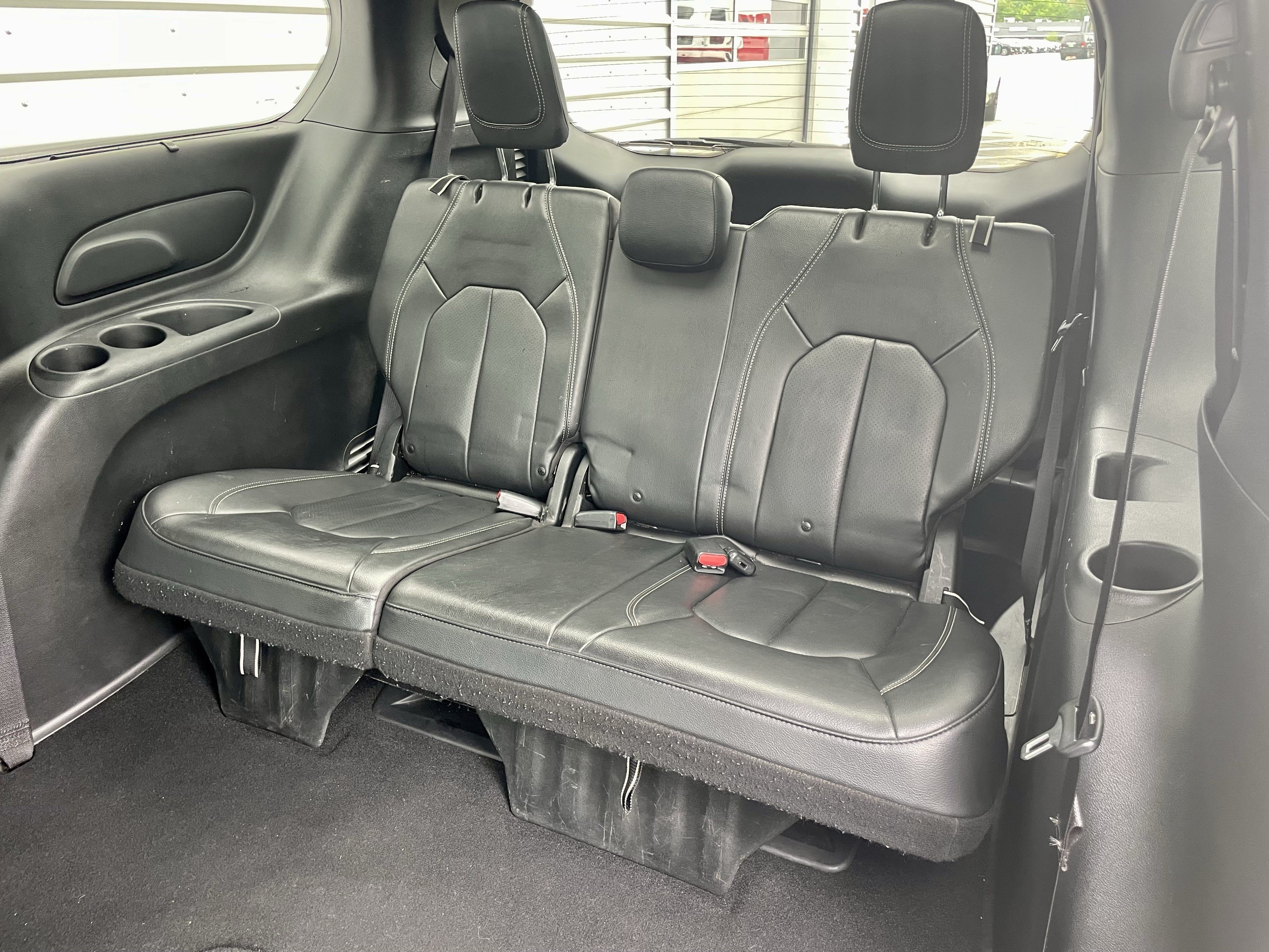 Used 2020 Chrysler Pacifica Touring-L w/ Advanced Safetytec Group AWD/4WD image 32