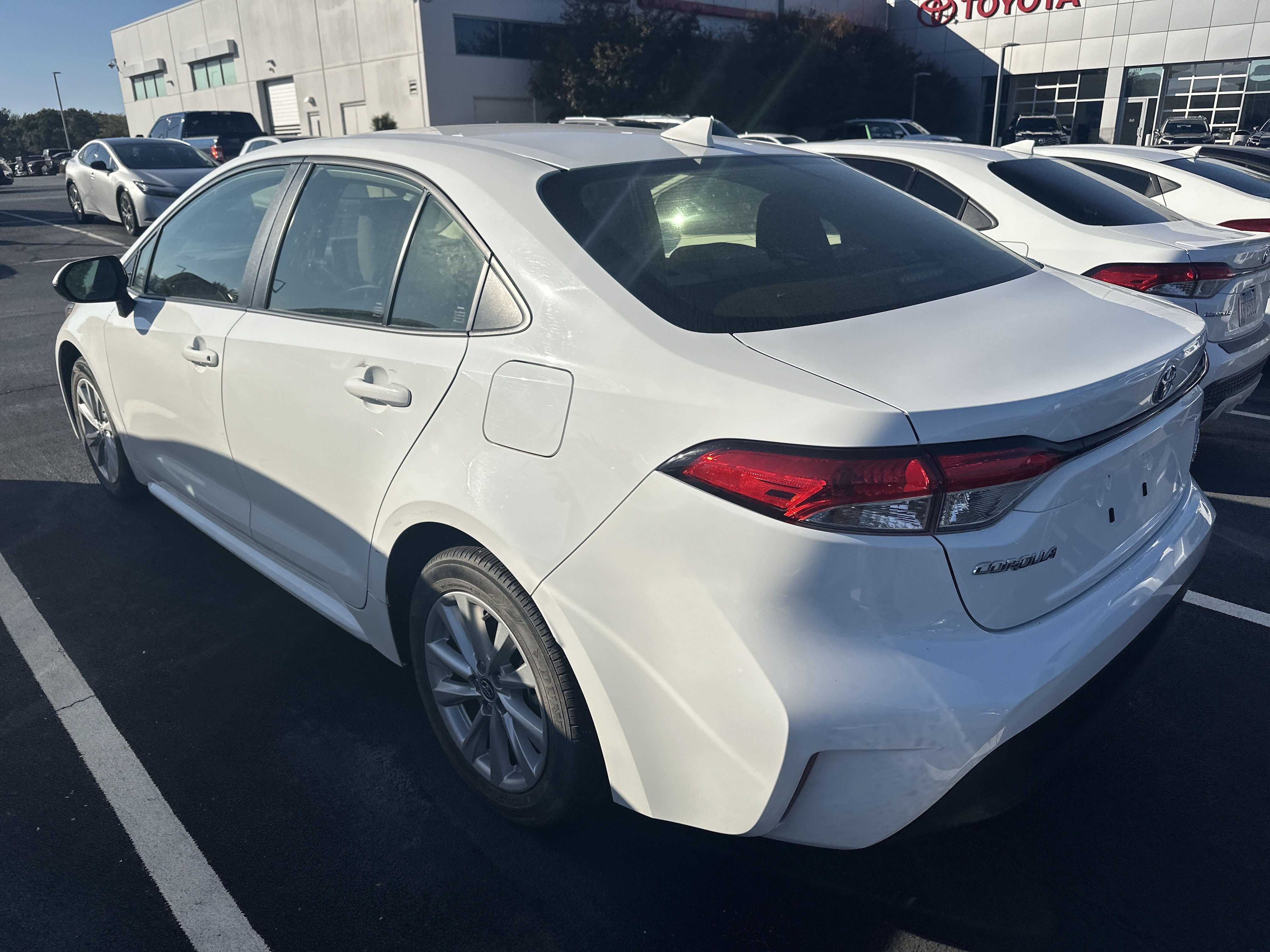Used 2024 Toyota Corolla LE w/ LE Convenience Package FWD image 7
