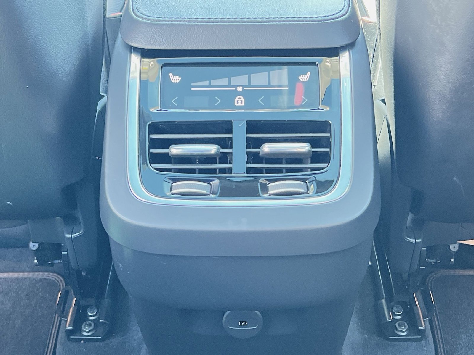 Certified 2025 Volvo XC90 B6 Plus image 23