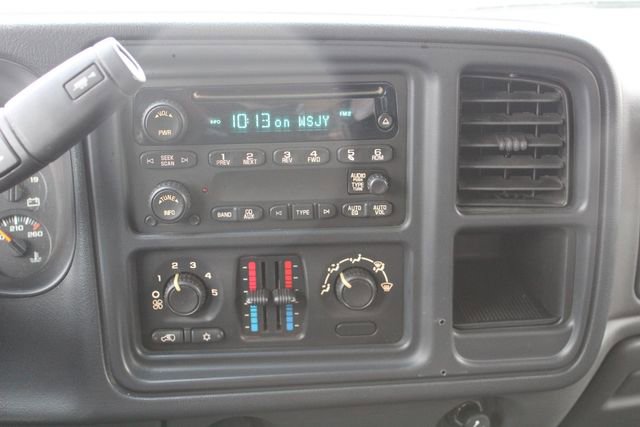Used 2007 Chevrolet Silverado 2500 W/T w/ Heavy-Duty Power Package AWD/4WD image 17