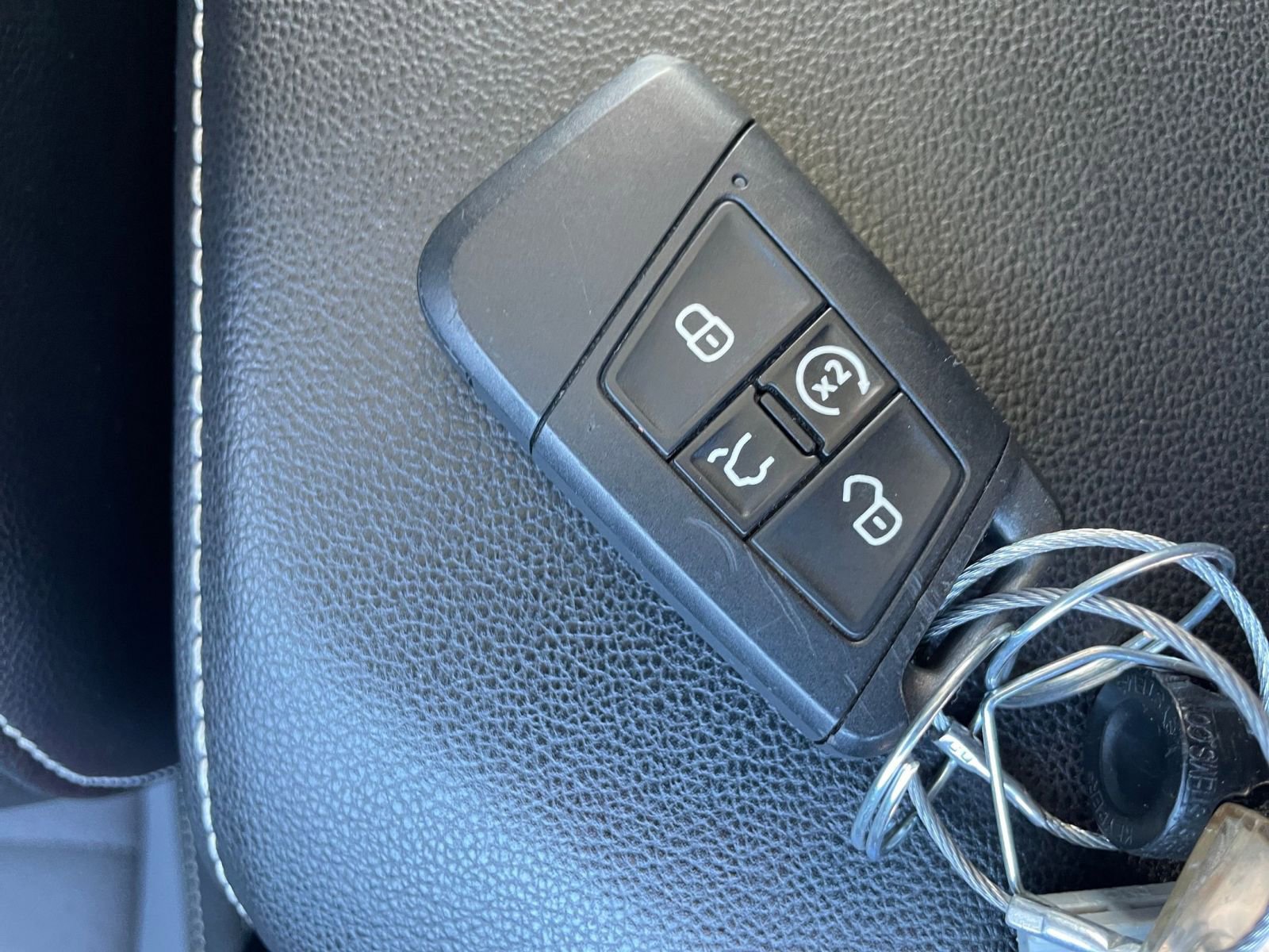 Used 2025 Volkswagen Jetta SE image 21