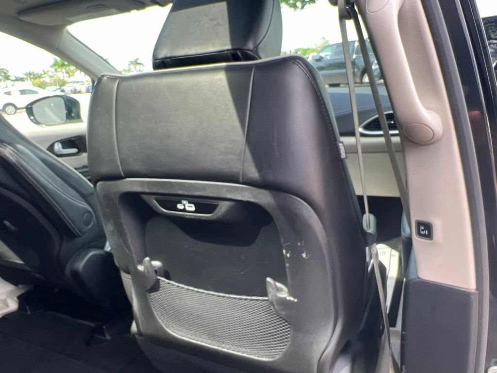 Certified 2023 Chrysler Pacifica Limited FWD image 18