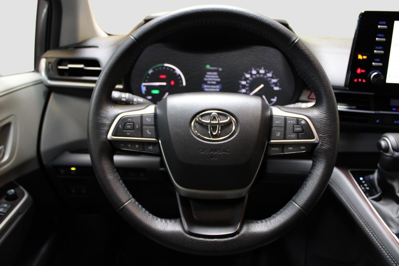 Used 2024 Toyota Sienna XLE AWD/4WD image 24