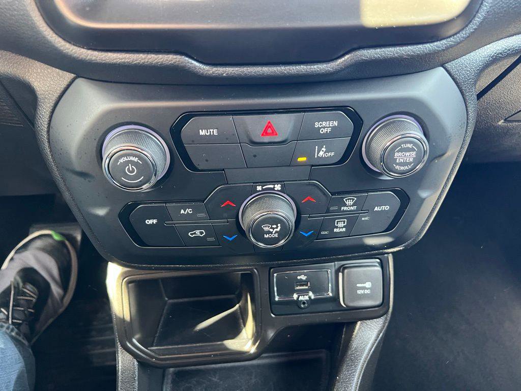 Used 2021 Jeep Renegade Latitude image 34