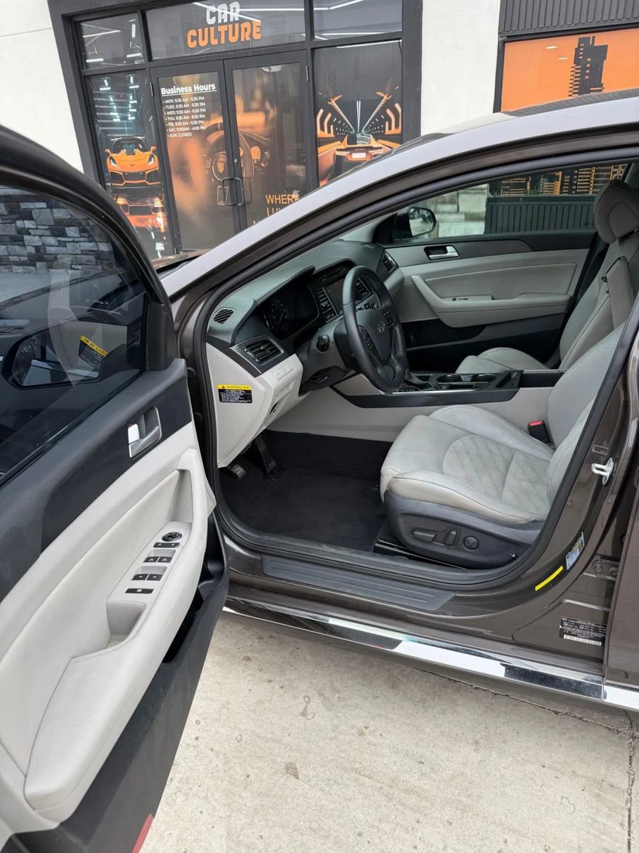 Used 2016 Hyundai Sonata Sport w/ Option Group 02 image 16