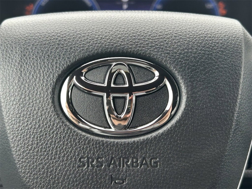 Used 2025 Toyota Sienna XSE image 43
