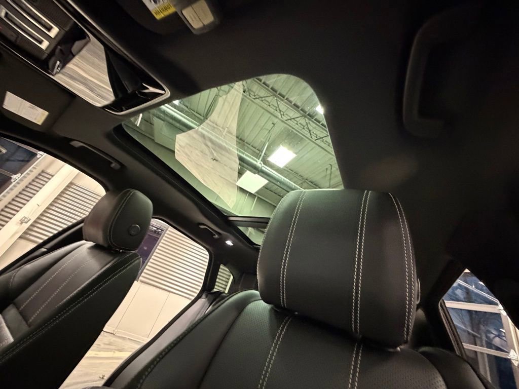 Used 2019 Land Rover Range Rover Velar R-Dynamic SE image 9