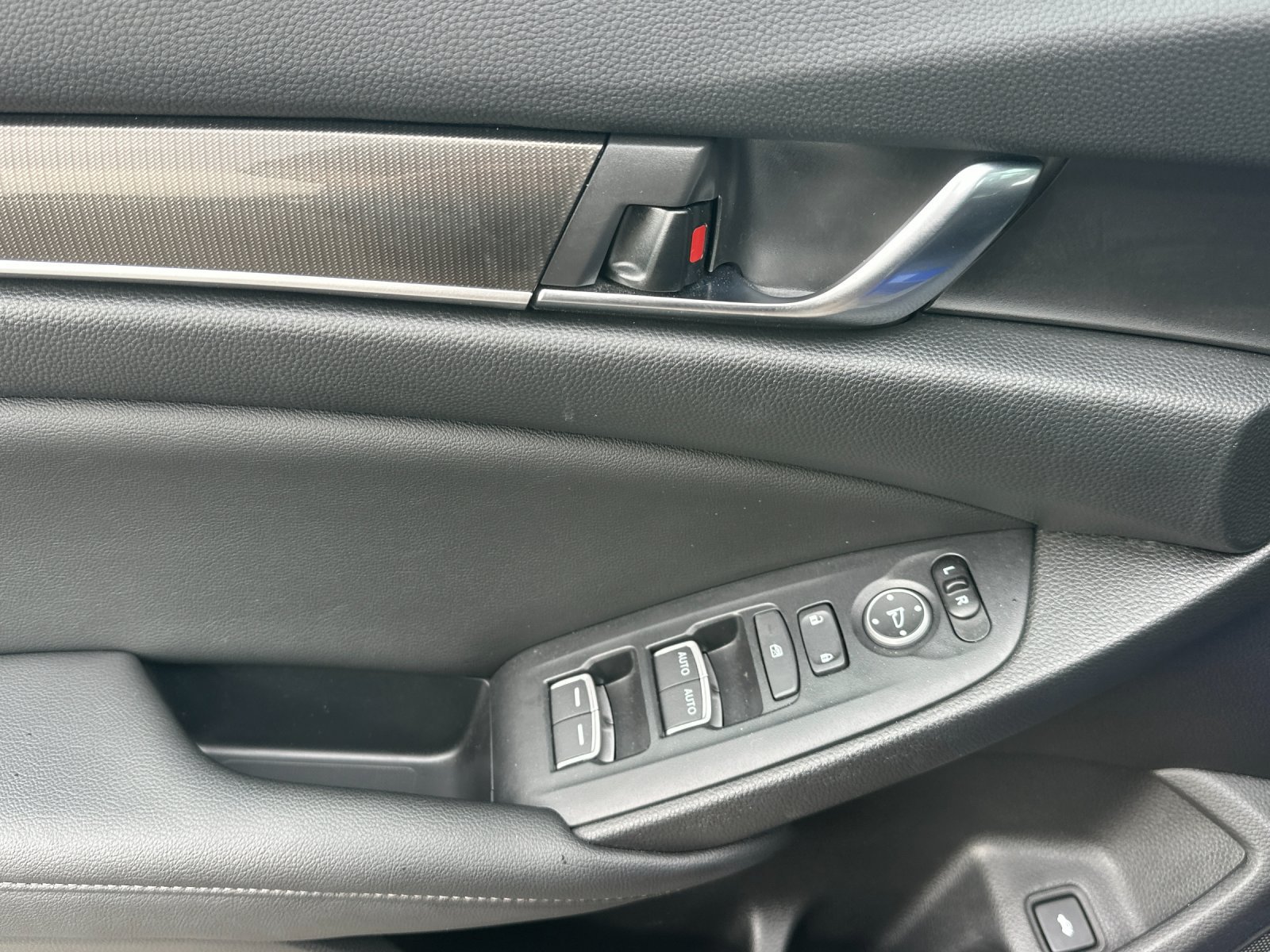 Used 2020 Honda Accord Sport image 11