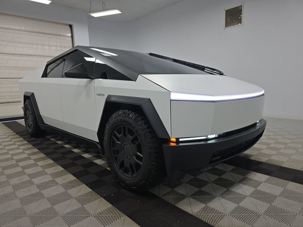 Used 2024 Tesla Cybertruck AWD Crew Cab image 3