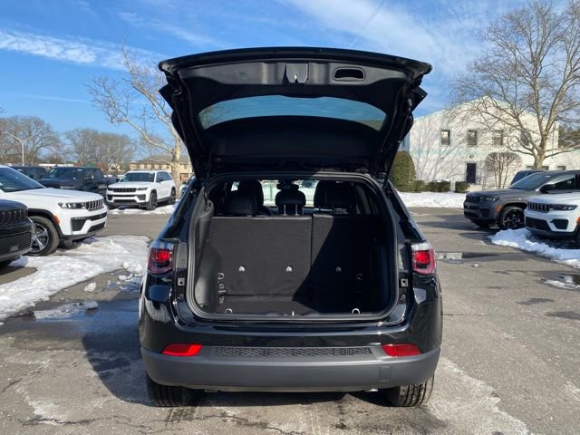 New 2026 Jeep Compass Latitude w/ Sun and Sound Group AWD/4WD image 15