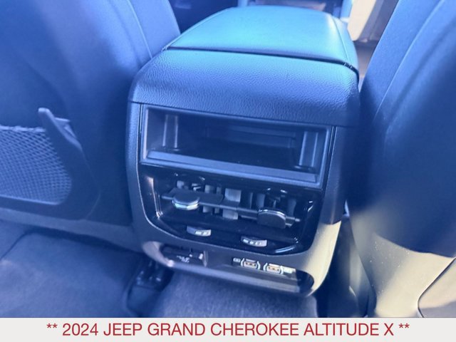 Certified 2024 Jeep Grand Cherokee Altitude AWD/4WD image 12
