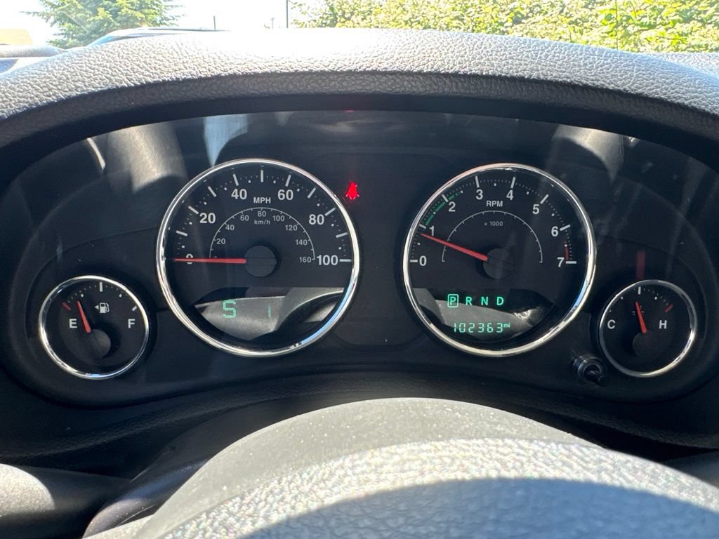 Used 2016 Jeep Wrangler Unlimited Rubicon w/ Connectivity Group AWD/4WD image 17