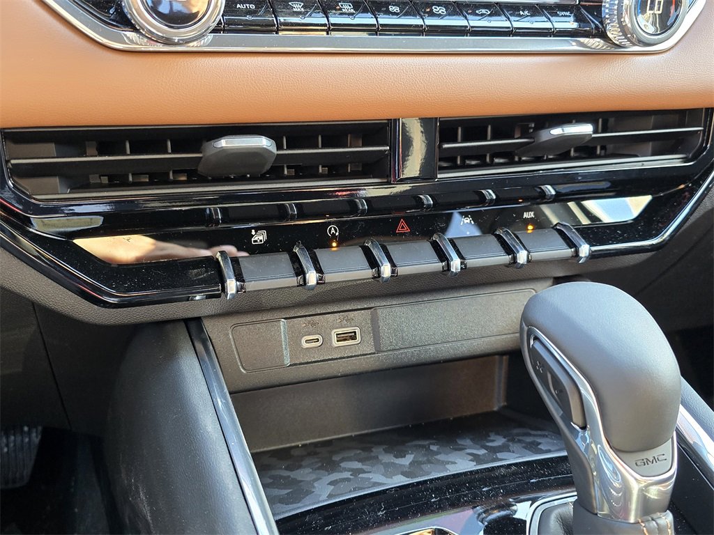 New 2025 GMC Canyon AT4 w/ Nightfall Edition image 21