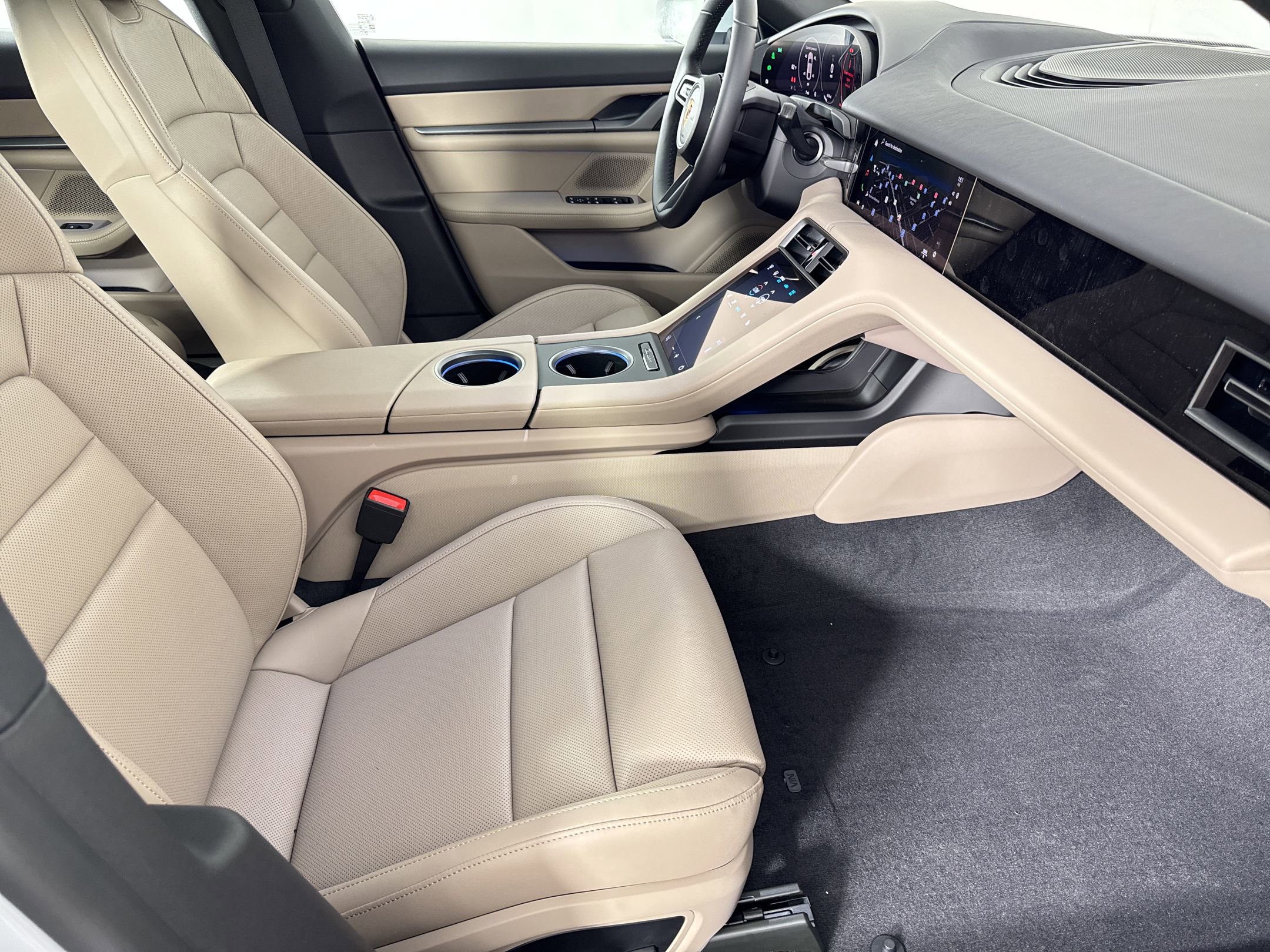 New 2026 Porsche Taycan image 30