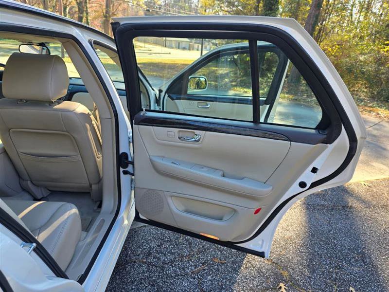 Used 2011 Cadillac DTS Luxury image 19