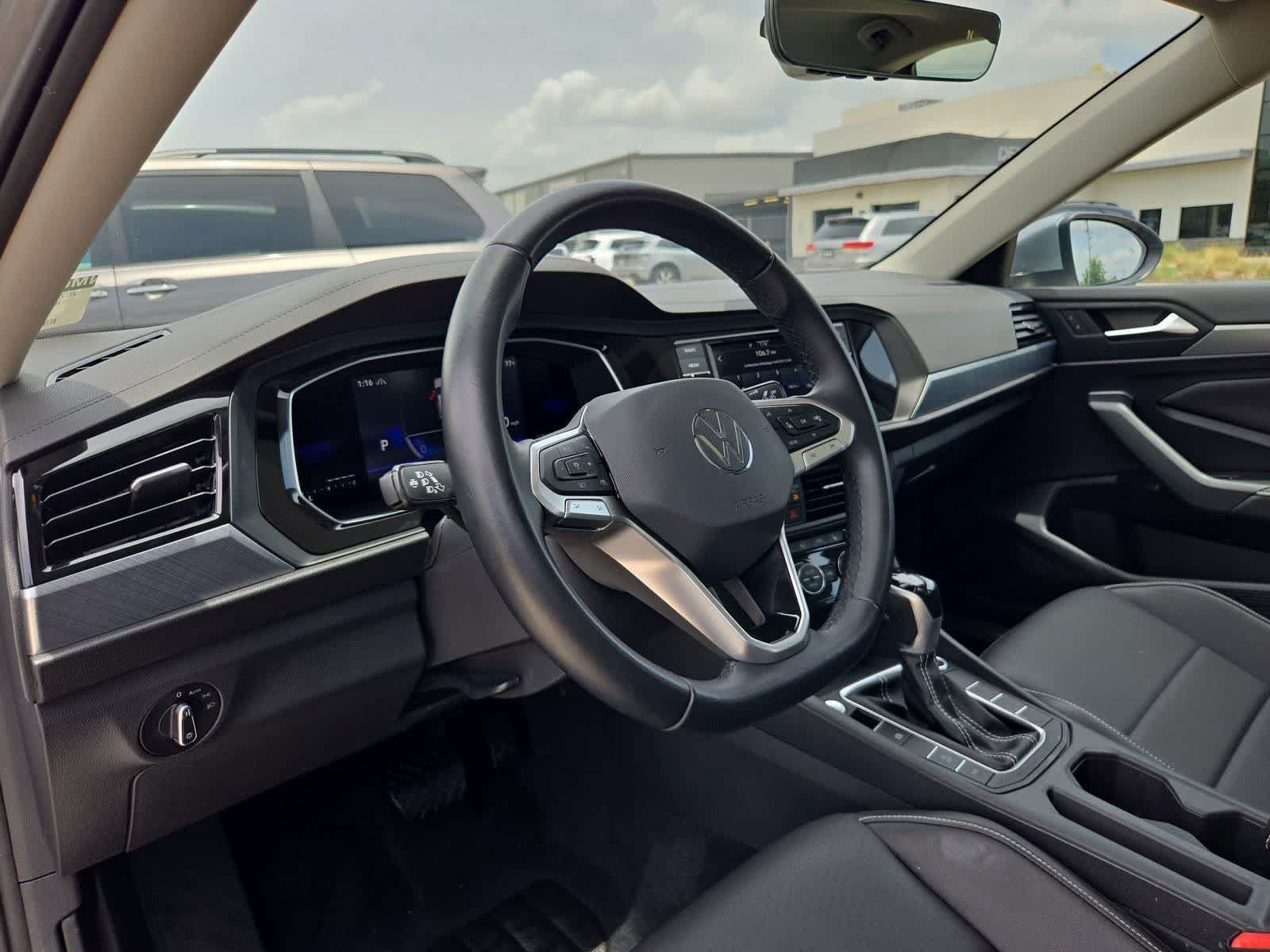 Used 2022 Volkswagen Jetta SE w/ Panoramic Sunroof Package FWD video 2
