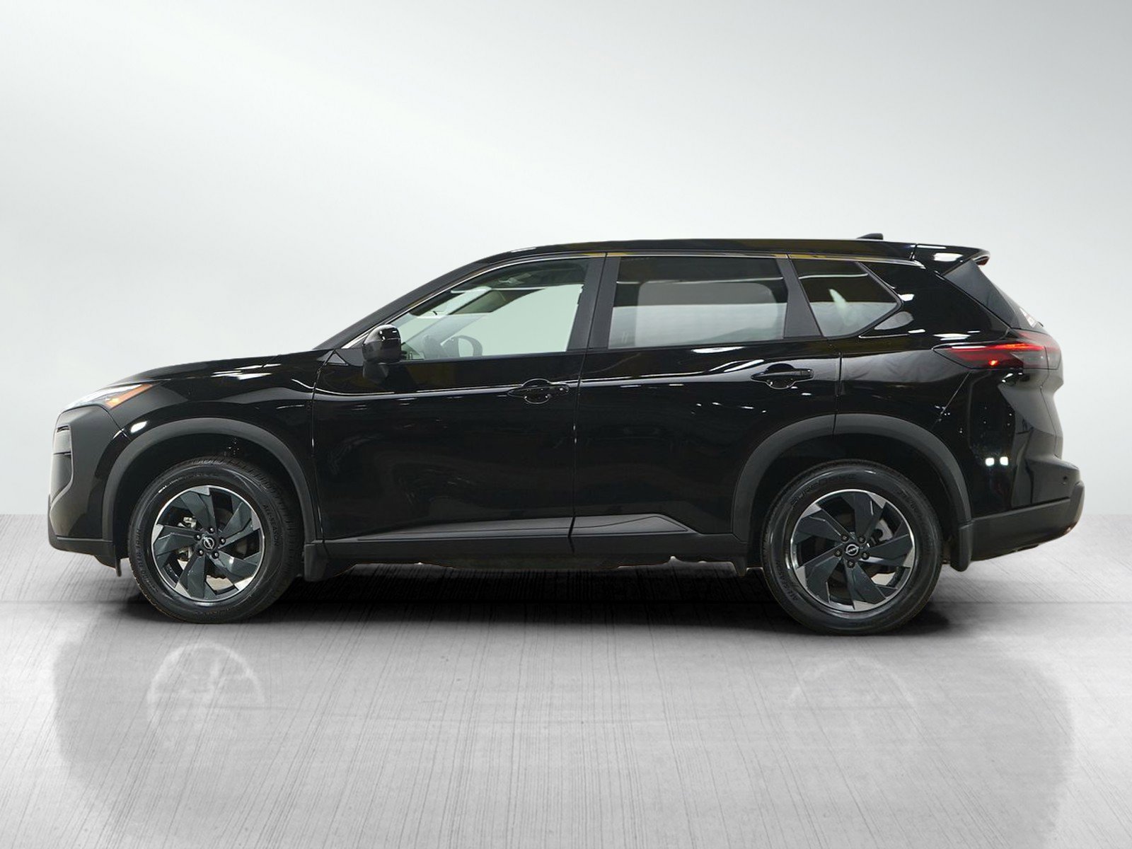 Used 2024 Nissan Rogue SV AWD/4WD image 2