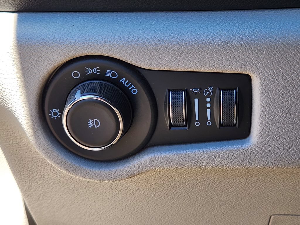 Used 2023 Chrysler Pacifica Touring-L FWD image 13