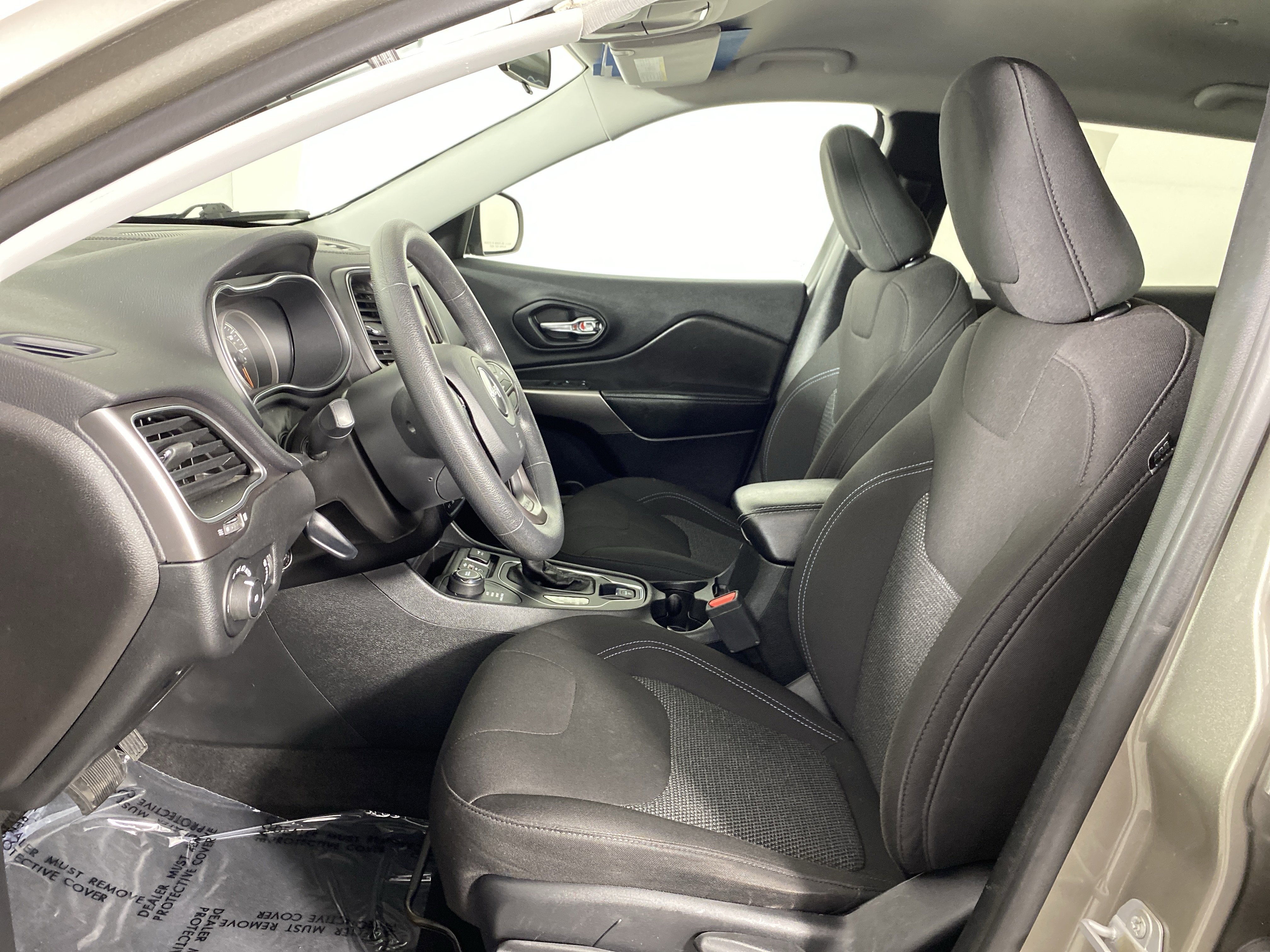 Used 2019 Jeep Cherokee Latitude w/ Popular Appearance Group AWD/4WD image 15
