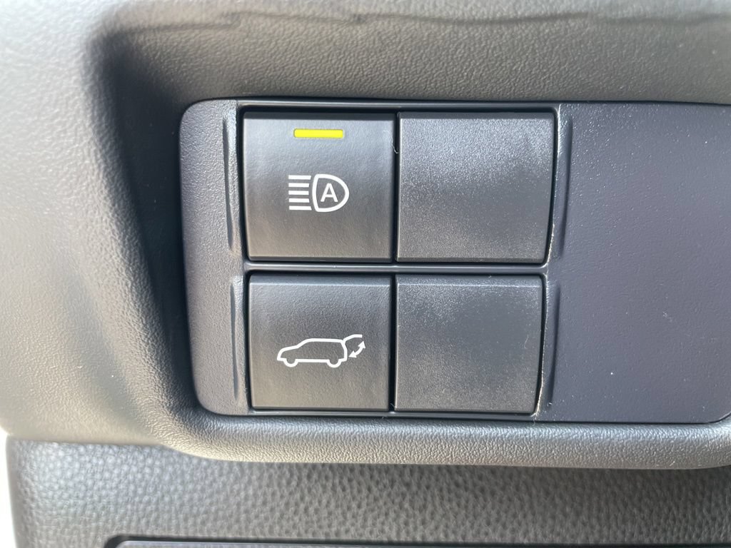 Used 2021 Toyota Highlander XLE AWD/4WD image 28