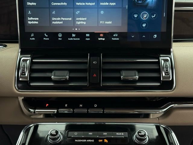 Used 2024 Lincoln Navigator Premiere image 32