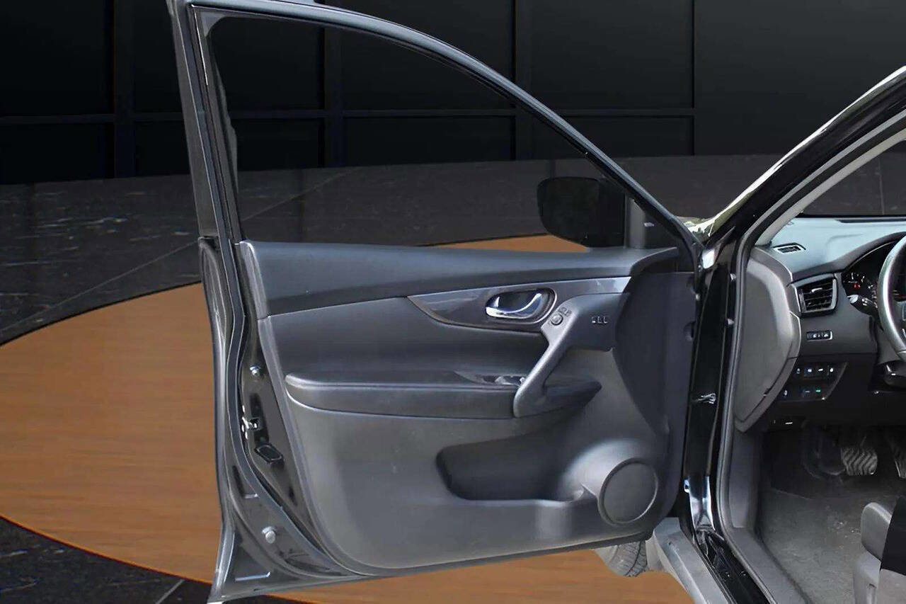 Used 2019 Nissan Rogue SV w/ Premium Package image 26