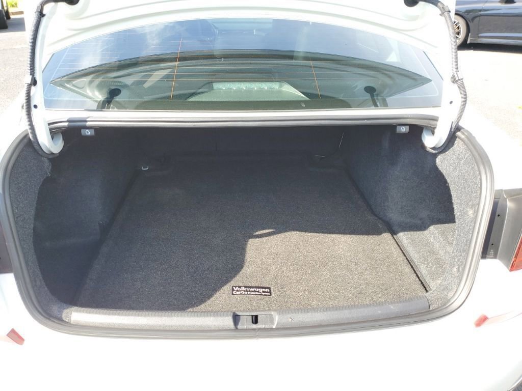 Used 2018 Volkswagen Passat 2.0T SE FWD image 13