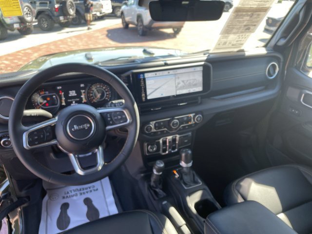 Used 2024 Jeep Wrangler Unlimited Sahara w/ Technology Group AWD/4WD image 15