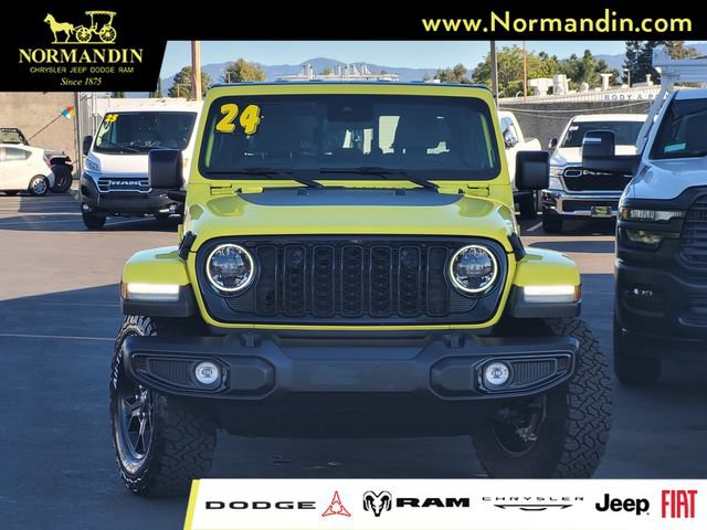 Used 2024 Jeep Gladiator Sport AWD/4WD image 2