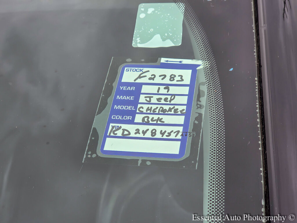 Used 2019 Jeep Cherokee Limited image 38