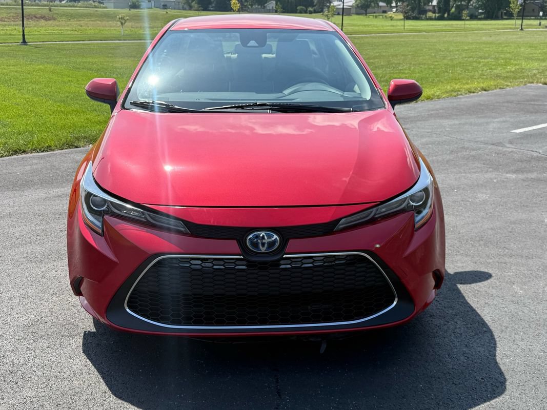 Used 2021 Toyota Corolla LE FWD image 2