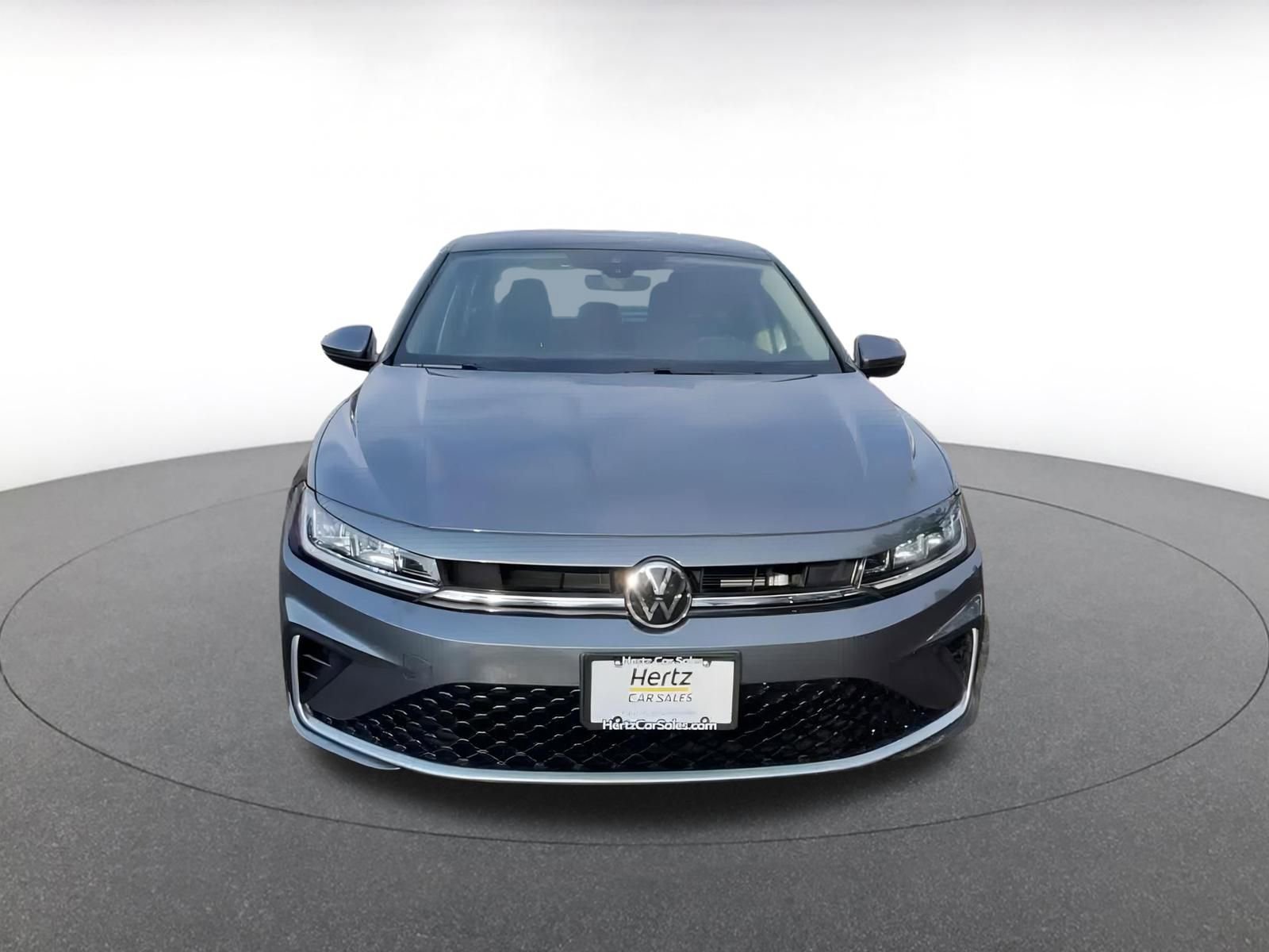 Used 2025 Volkswagen Jetta SE image 4