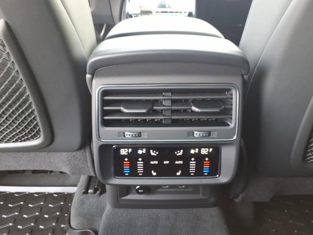 Used 2025 Audi Q8 Premium Plus image 29