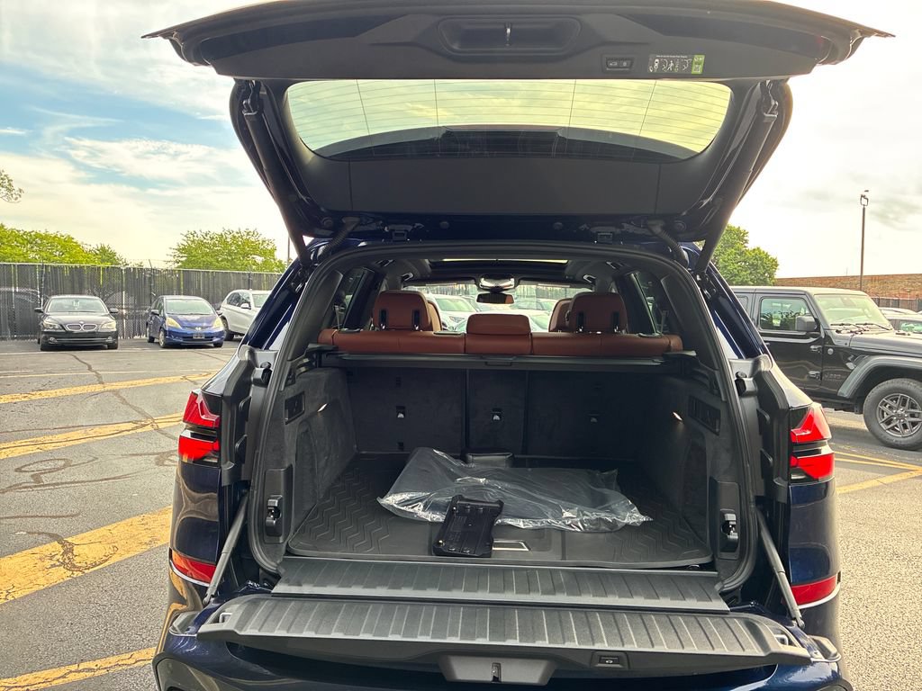 New 2026 BMW X5 xDrive40i w/ M Sport Package AWD/4WD image 21