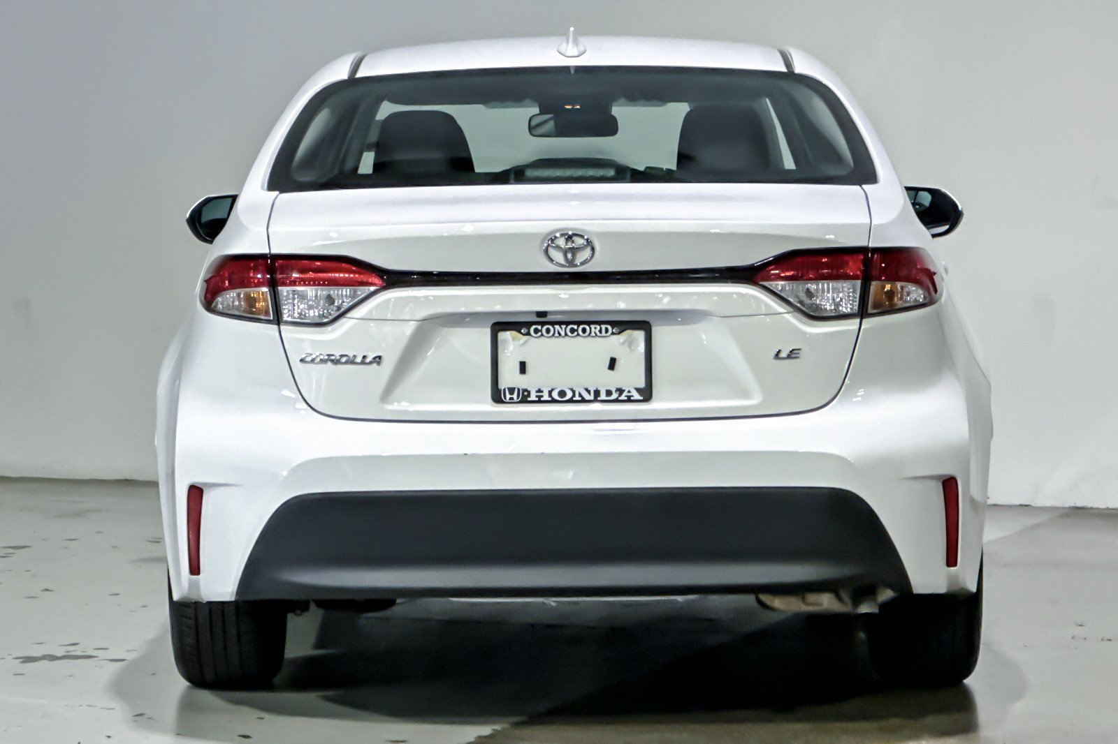 Used 2025 Toyota Corolla LE FWD image 9
