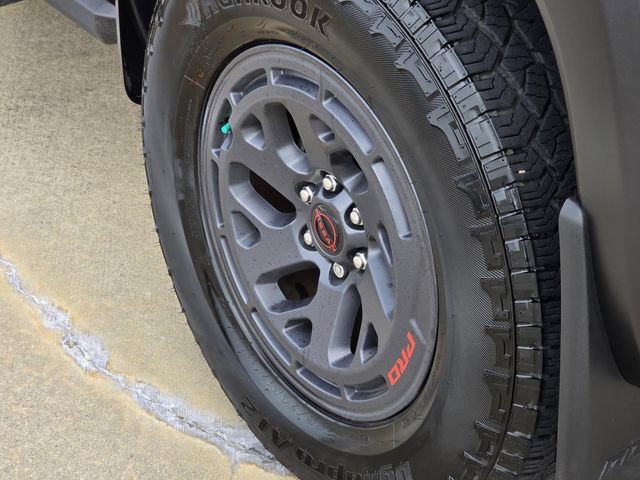 Used 2025 Nissan Frontier PRO-4X AWD/4WD image 8