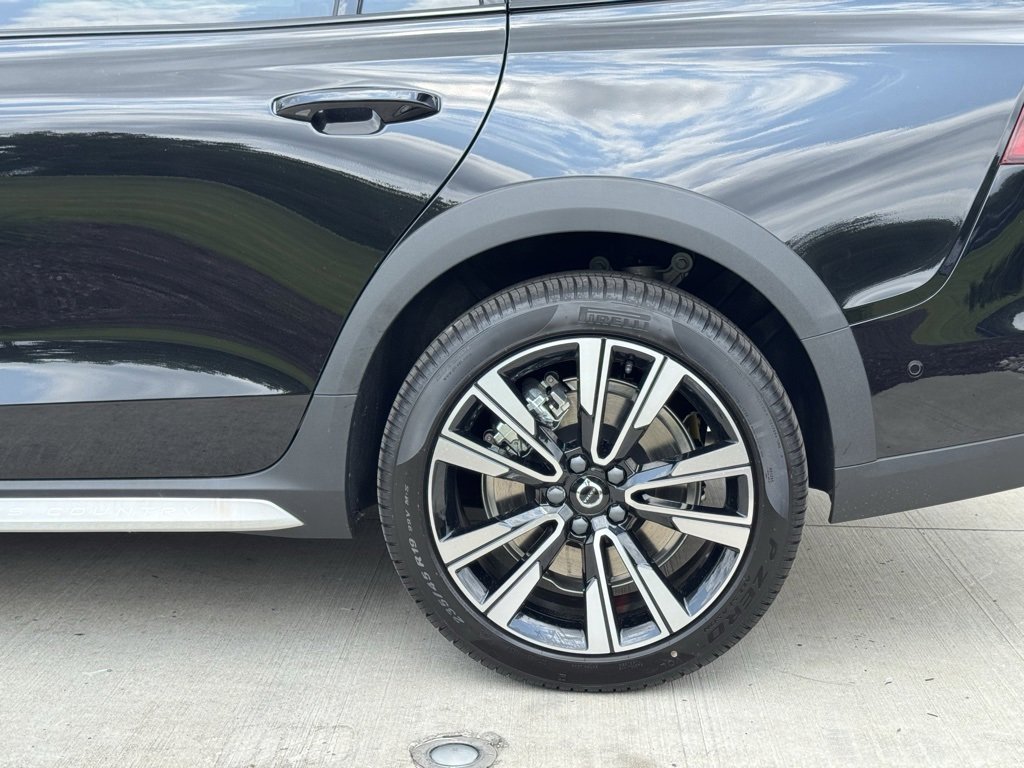New 2026 Volvo V60 B5 Cross Country Ultra w/ Protection Package Premier image 8